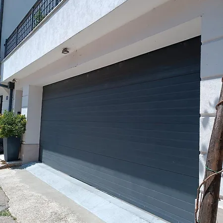 아파트 Stari Pazar 3 코니츠